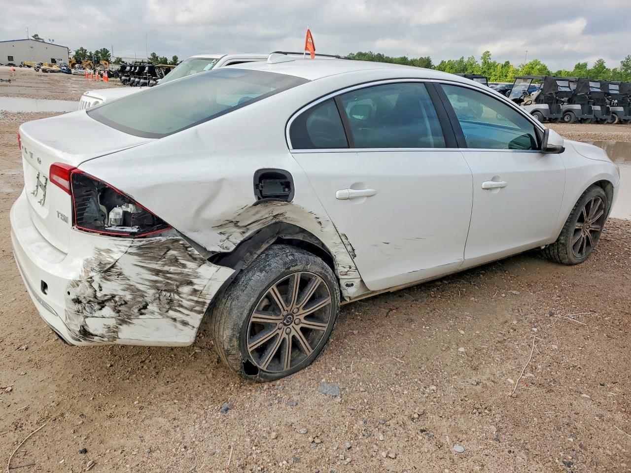 2016 Volvo S60 Premier - Фото 3