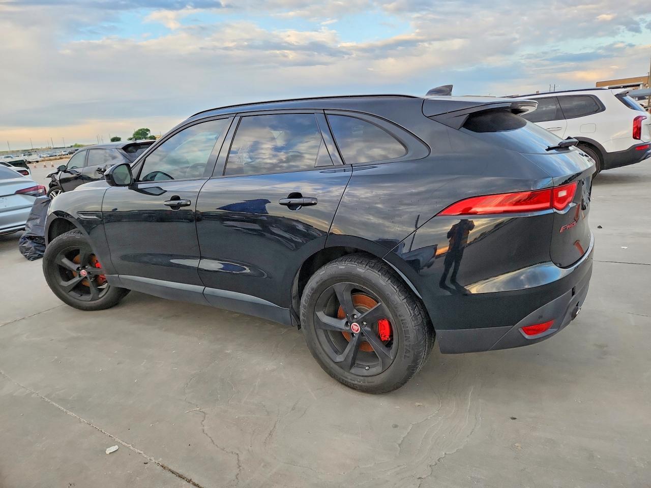 2018 Jaguar F-Pace Premium 25T - Фото 2