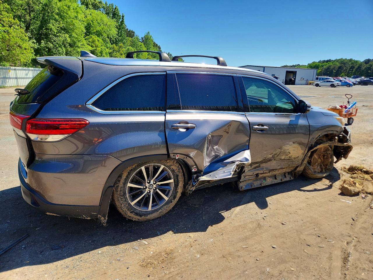 2017 Toyota Highlander Xle - Image 3