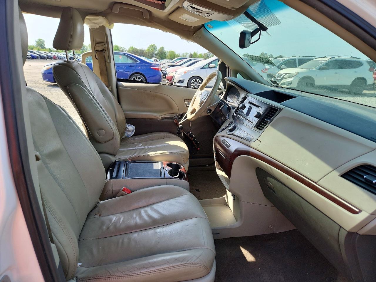 2014 Toyota Sienna Xle 8-Passenger - Image 7