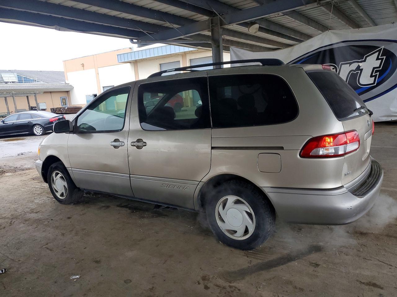 2002 Toyota Sienna - Фото 2