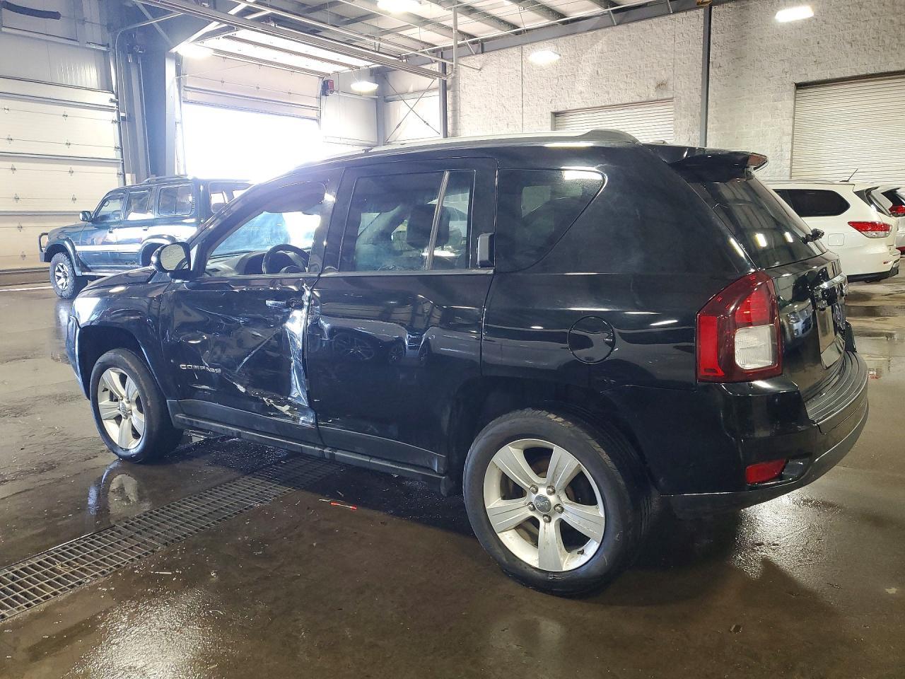 2016 Jeep Compass Latitude - Фото 2