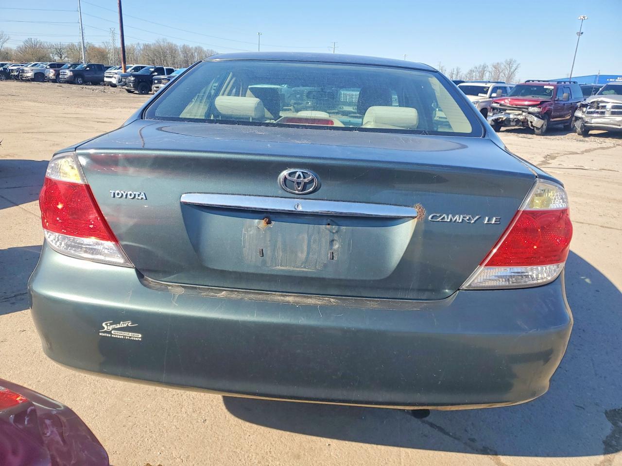 2005 Toyota Camry Le - Image 6