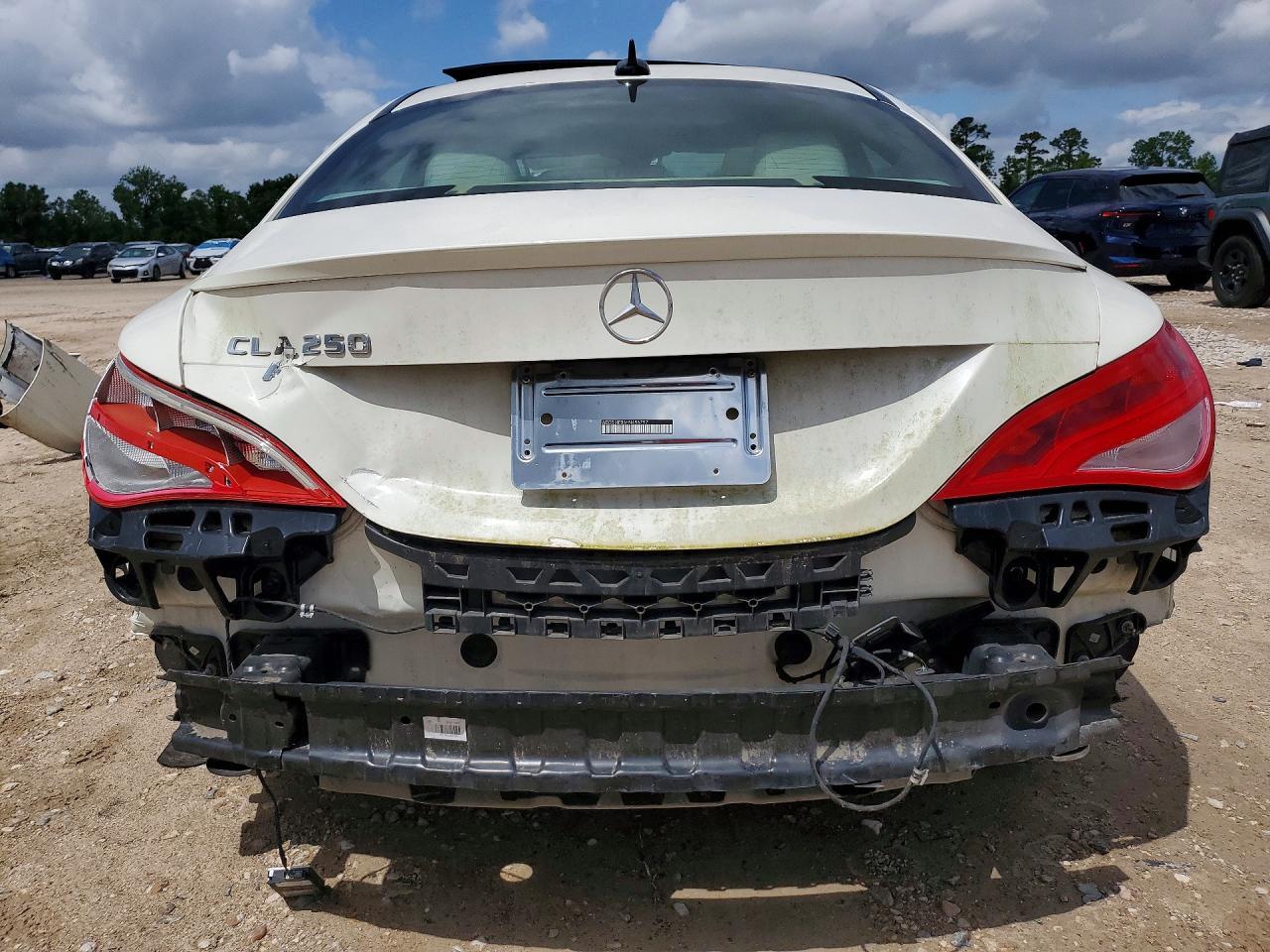 2017 Mercedes Benz C-Class C250 Rwd - Фото 6