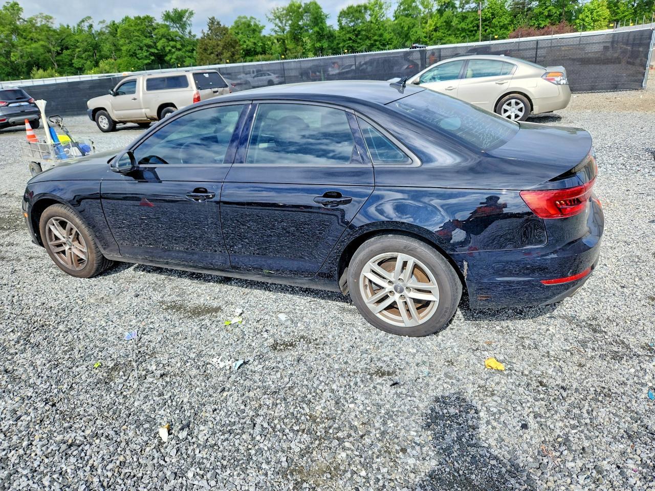 2017 Audi A4 Premium - Фото 2