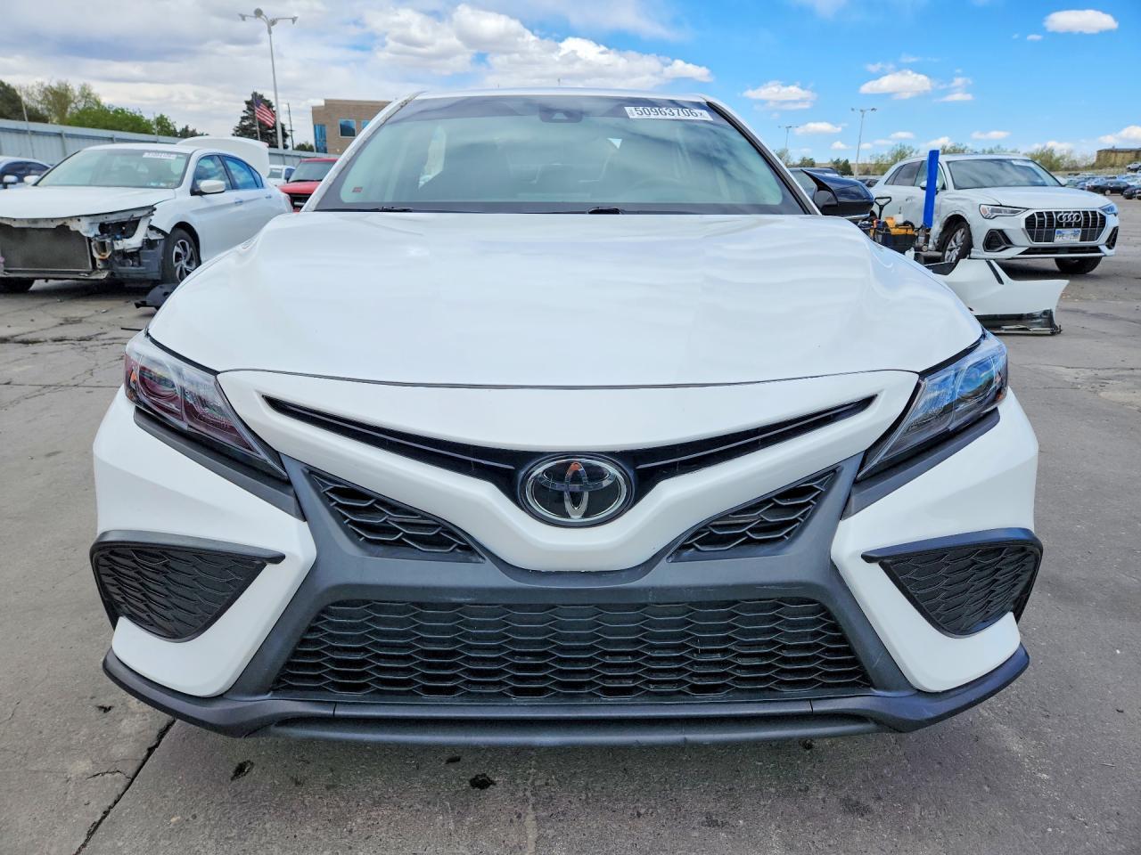 2022 Toyota Camry Se - Image 5