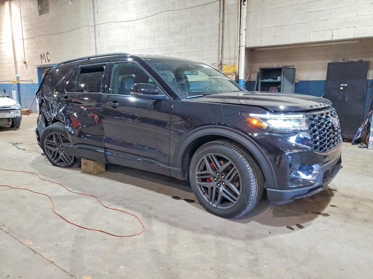 2025 Ford Explorer St - Фото 4