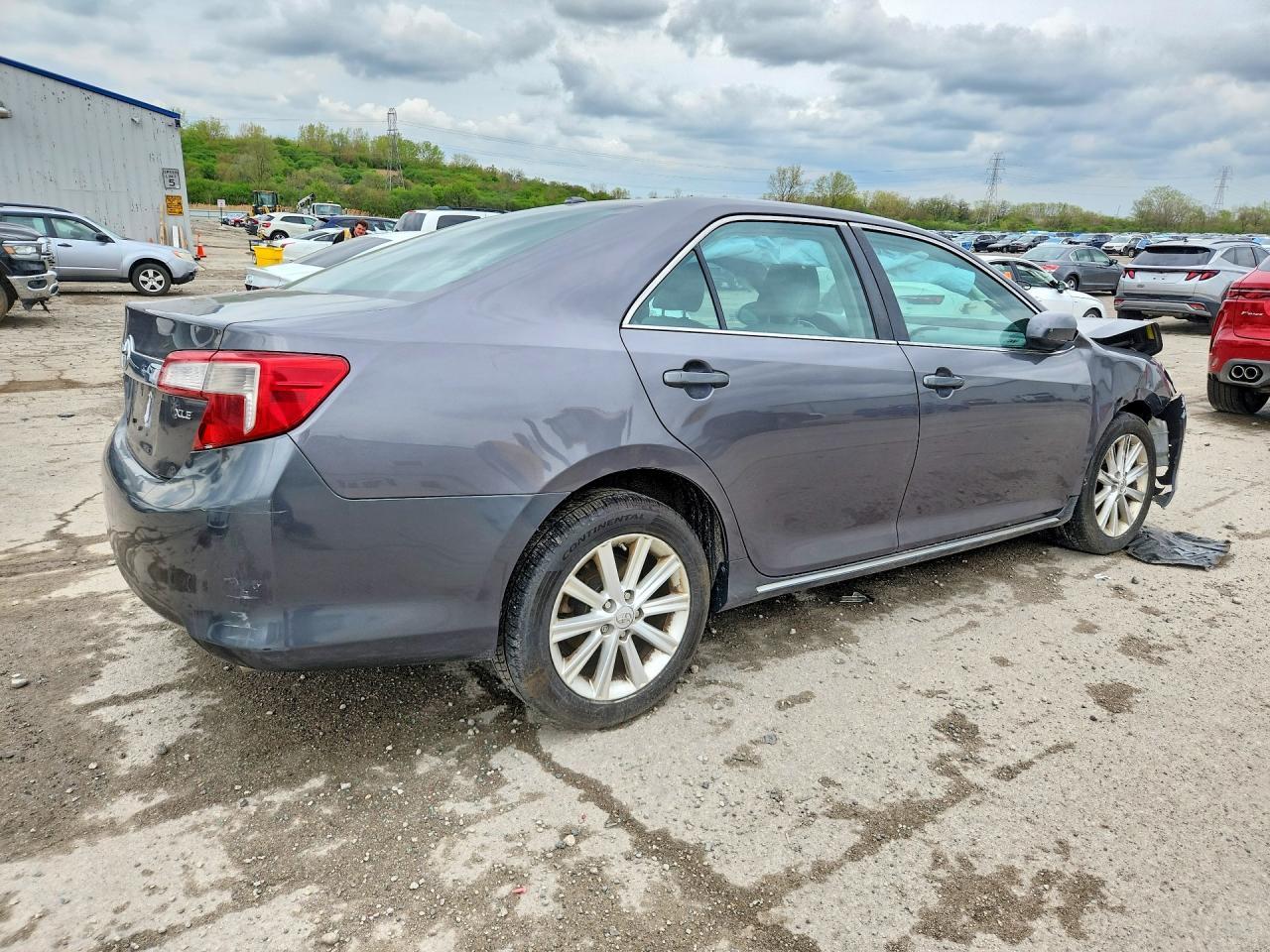 2014 Toyota Camry Xle - Image 3