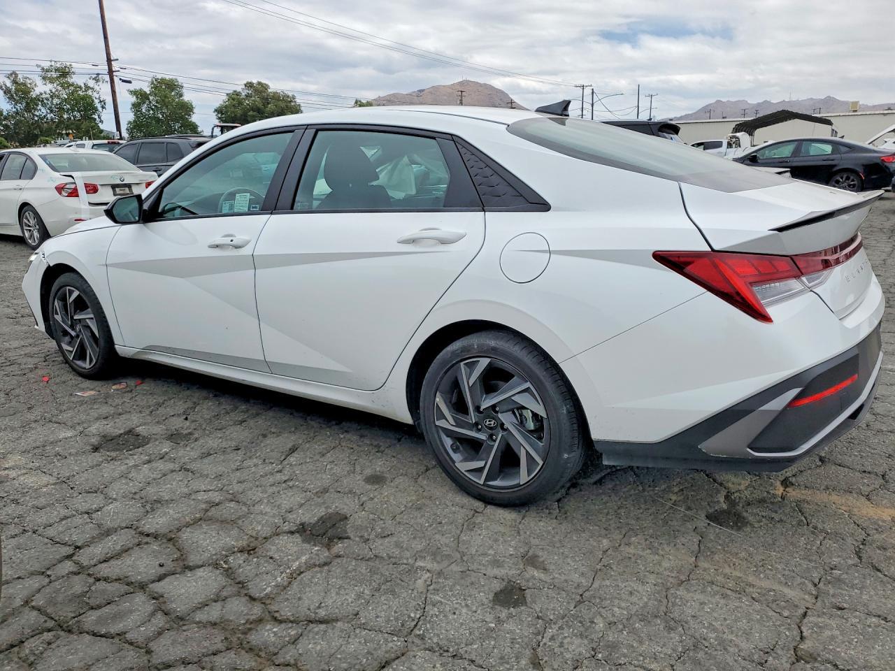 2025 Hyundai Elantra Hybrid Sel Sport - Фото 2