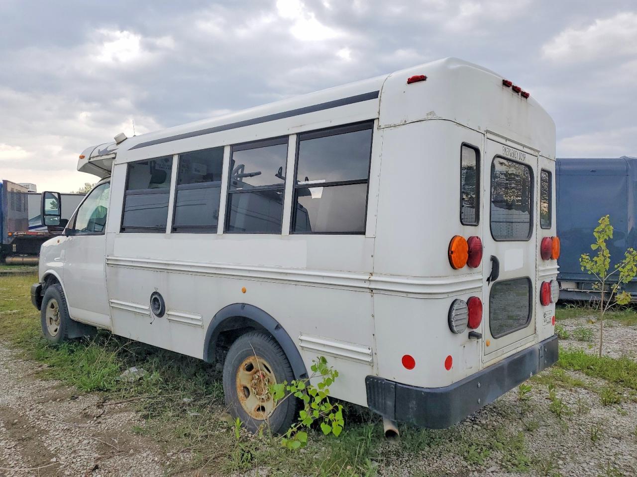 2012 Chevrolet Express Shuttle Bus - Фото 3