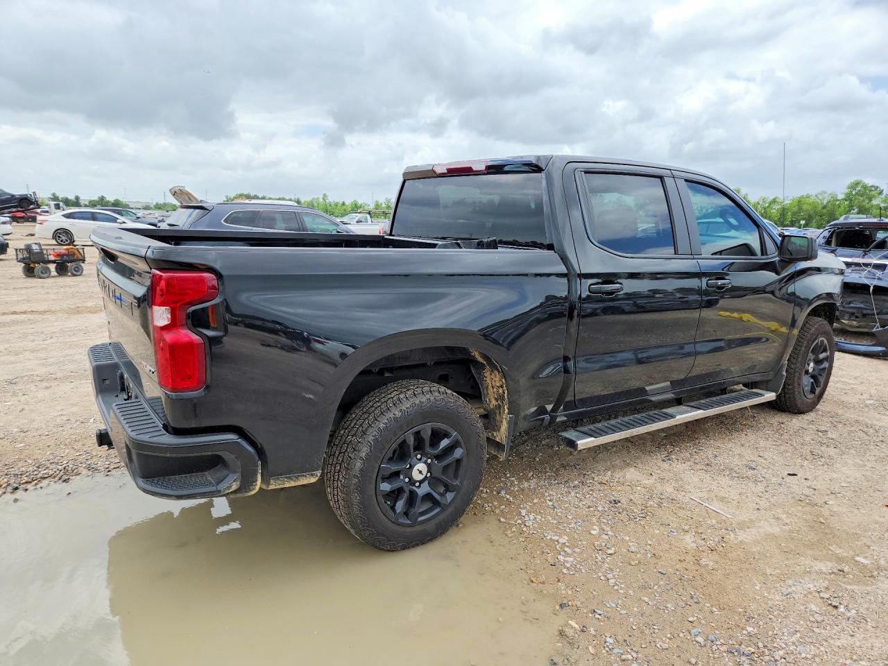 2023 Chevrolet Silverado - Фото 3