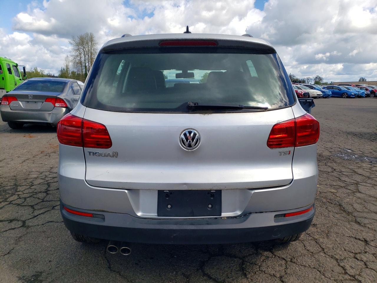 2017 Volkswagen Tiguan S - Фото 6