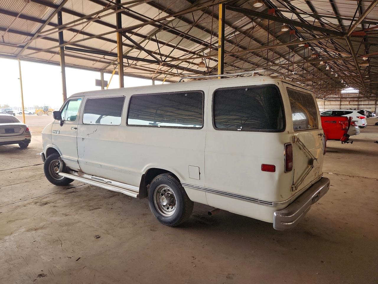 1986 Dodge Ram Wagon B350 - Фото 2