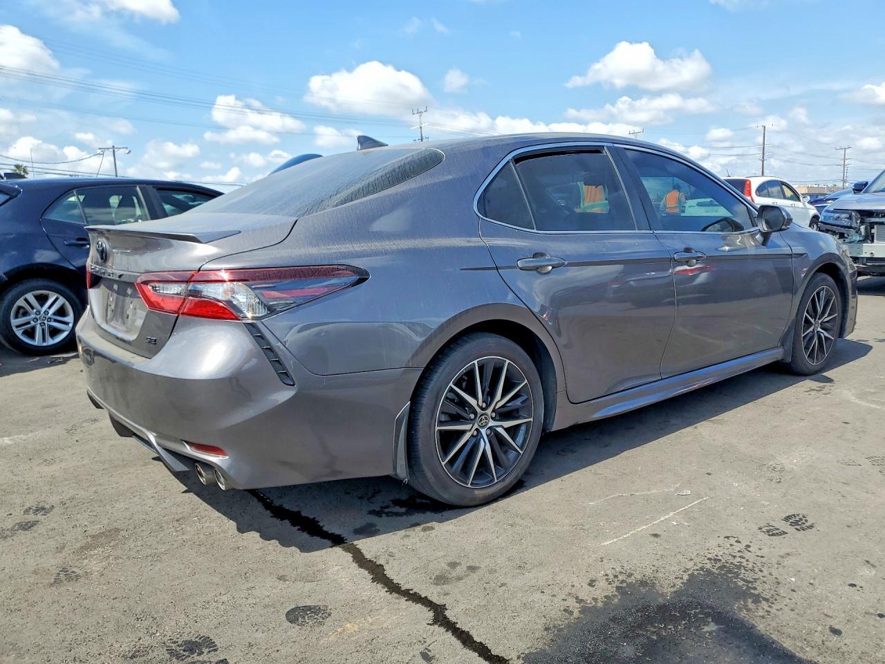 2023 Toyota Camry Se - Image 3