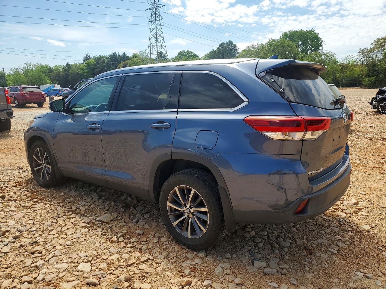 2019 Toyota Highlander Xle - Image 2