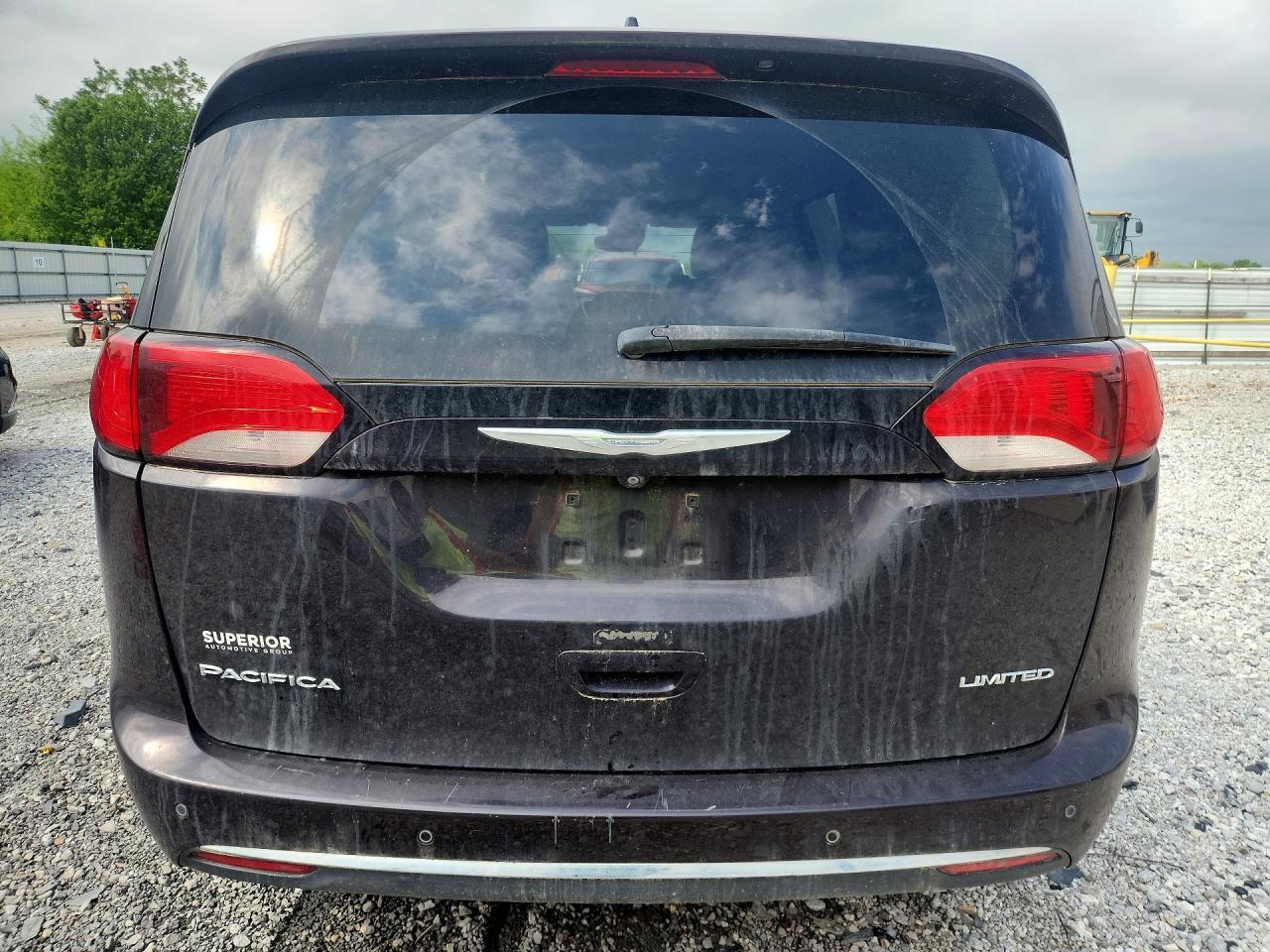 2017 Chrysler Pacifica Limited - Image 6