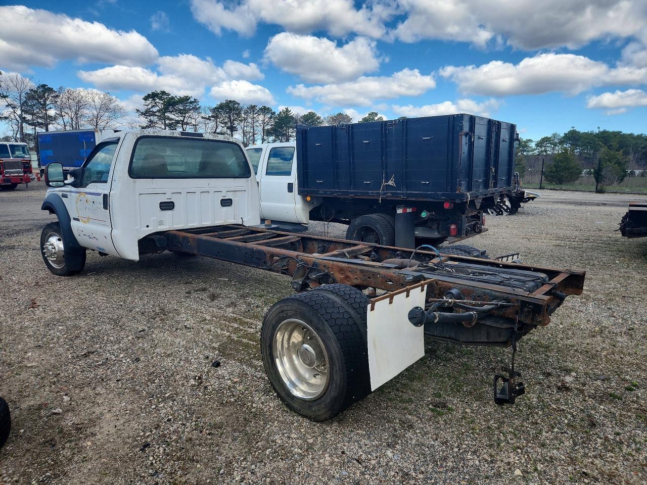 2007 Ford F550 Super Duty Truck Cab And Chassis - Image 2