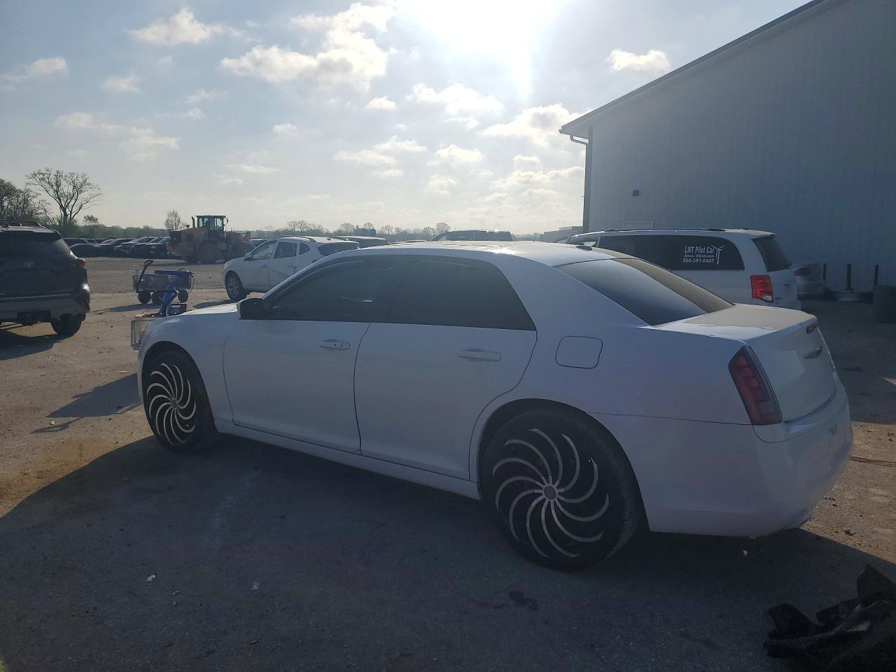 2014 Chrysler 300 S - Фото 2
