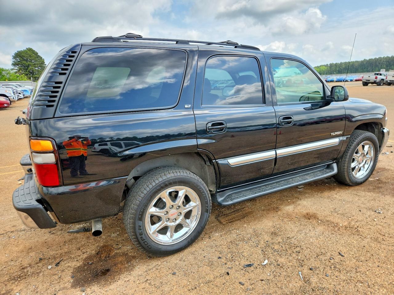 2004 GMC Yukon - Image 3