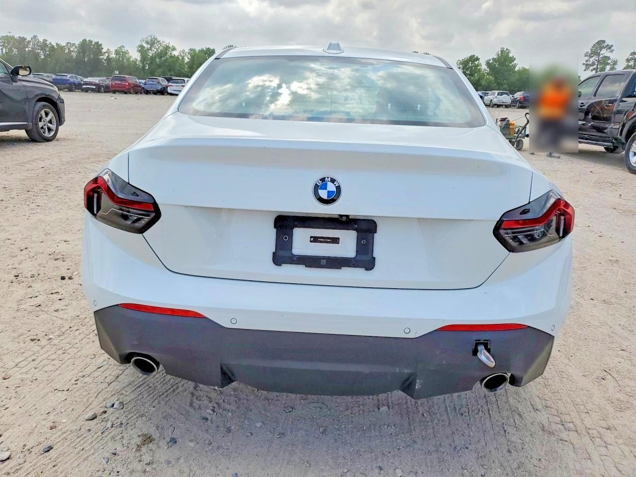 2024 BMW 230Xi - Image 7