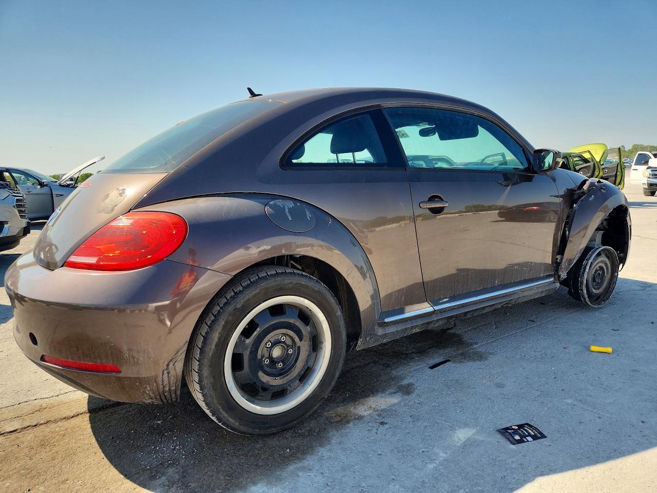 2013 Volkswagen Beetle - Image 3