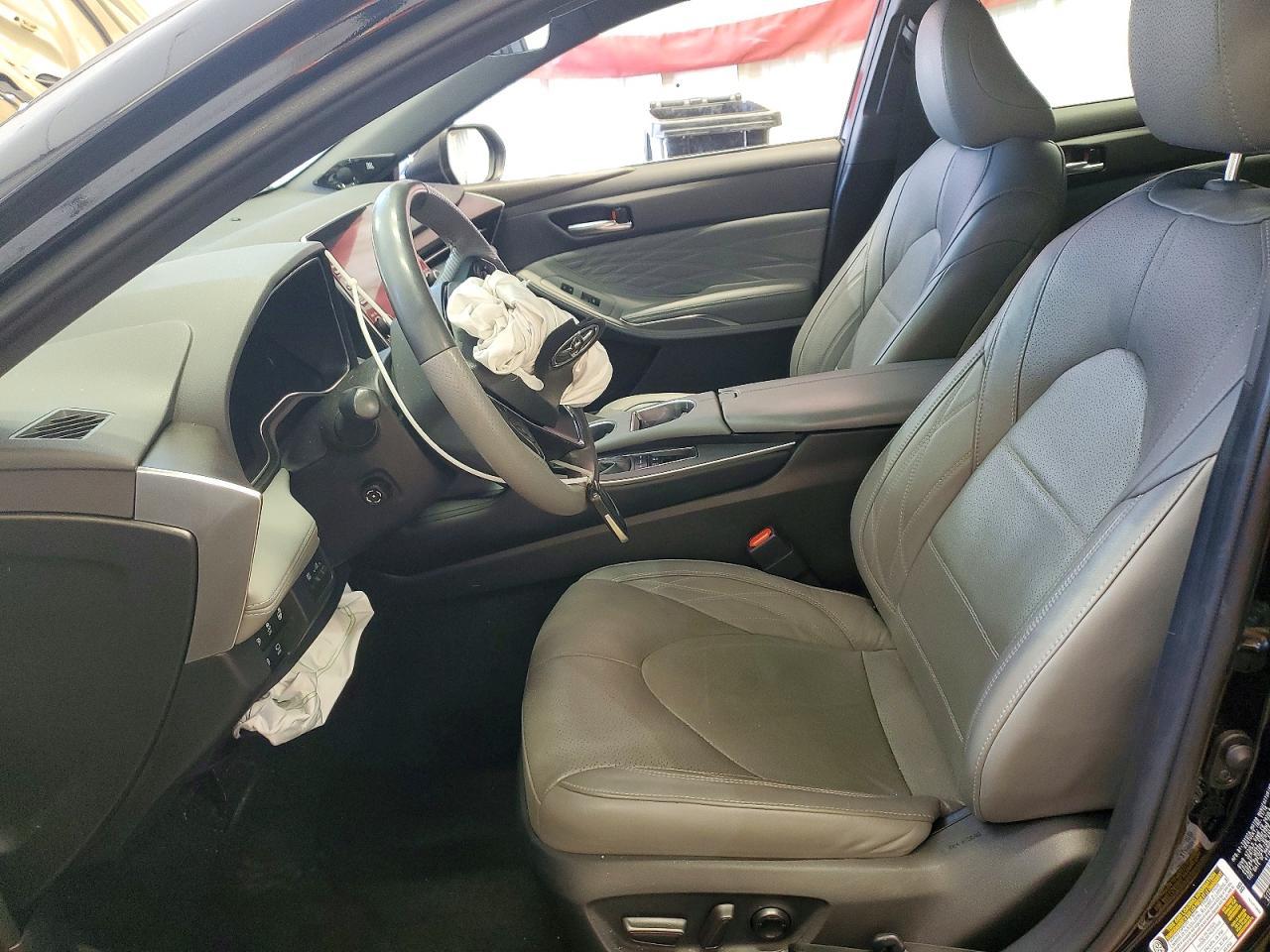 2019 Toyota Avalon Hybrid Limited - Image 7