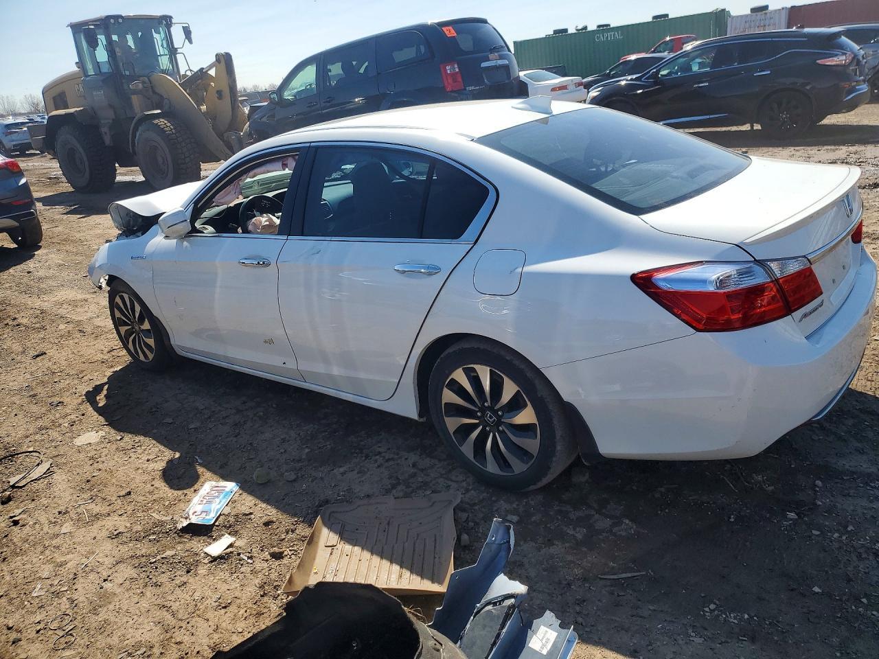 2014 Honda Accord Touring Hybrid - Image 2
