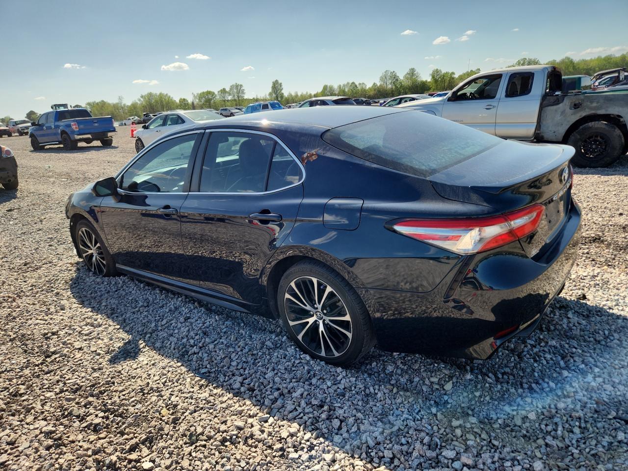 2018 Toyota Camry Se - Фото 2