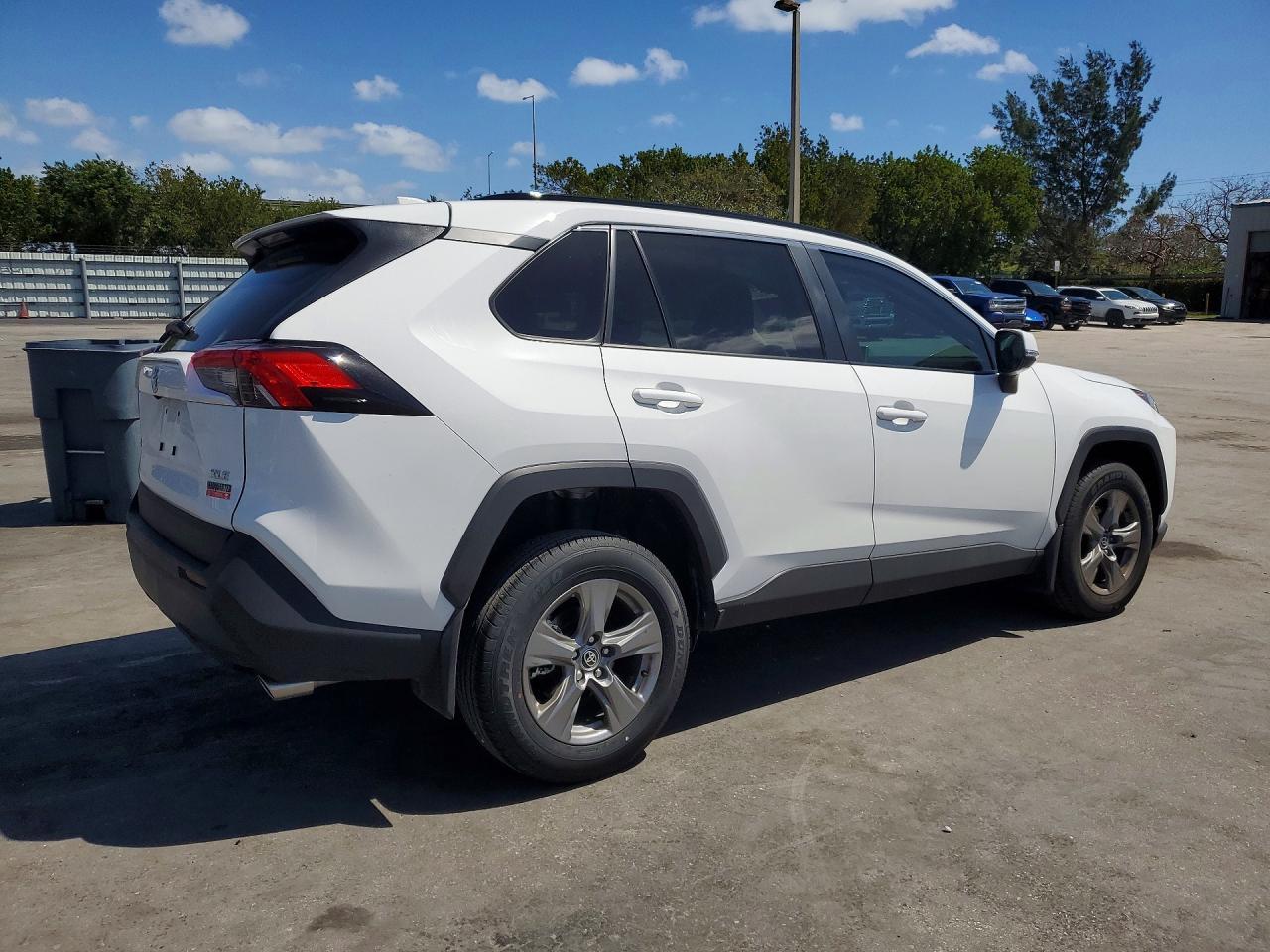 2025 Toyota Rav4 Xle - Image 3