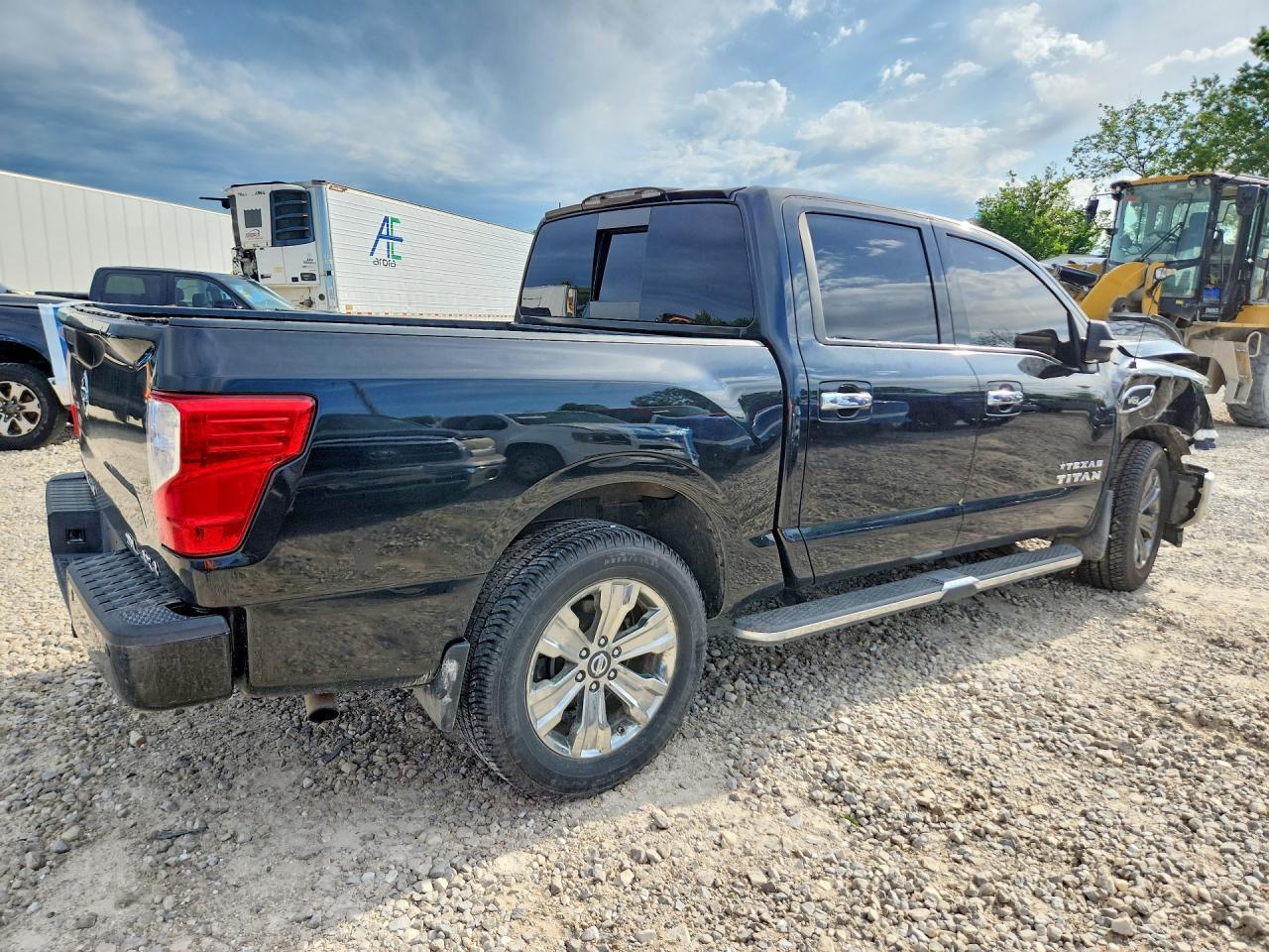 2017 Nissan Titan Sv - Фото 3