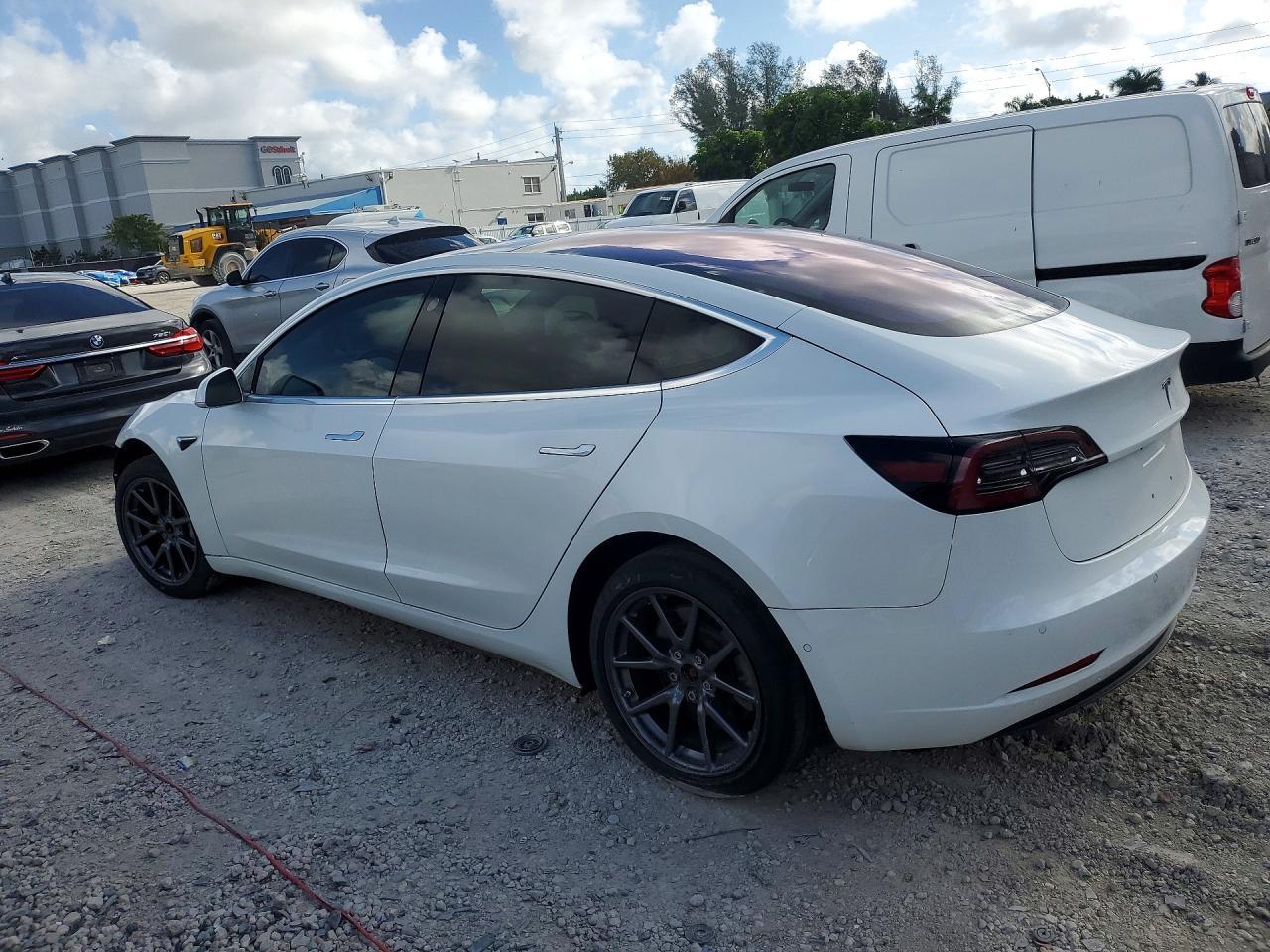 2018 Tesla Model 3 - Фото 2