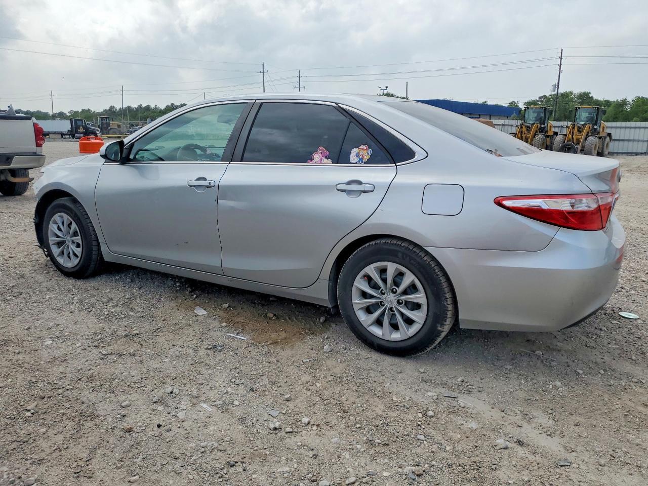 2017 Toyota Camry Le - Фото 2