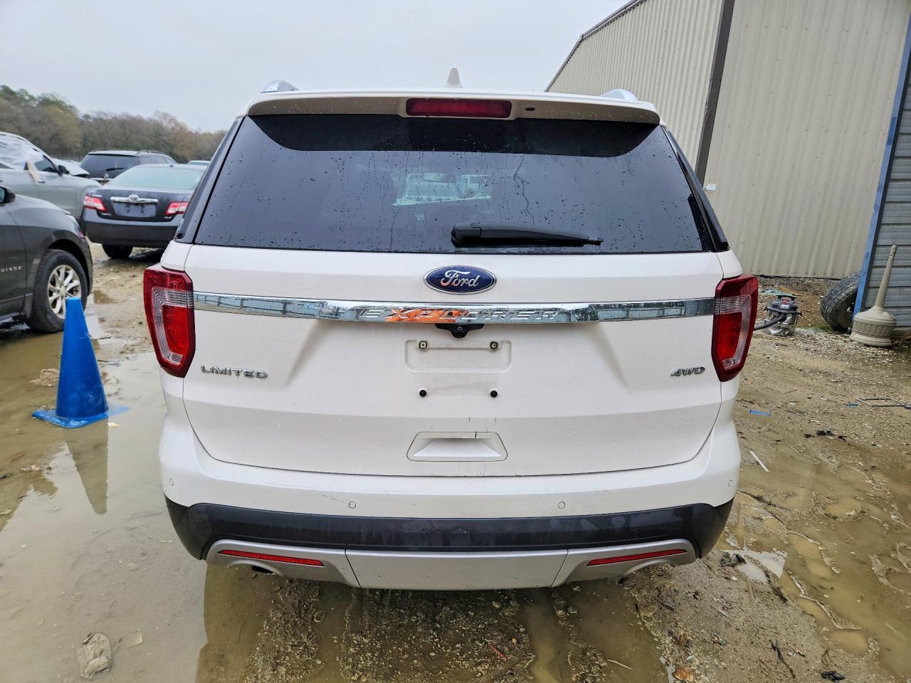 2017 Ford Explorer Limited - Image 6