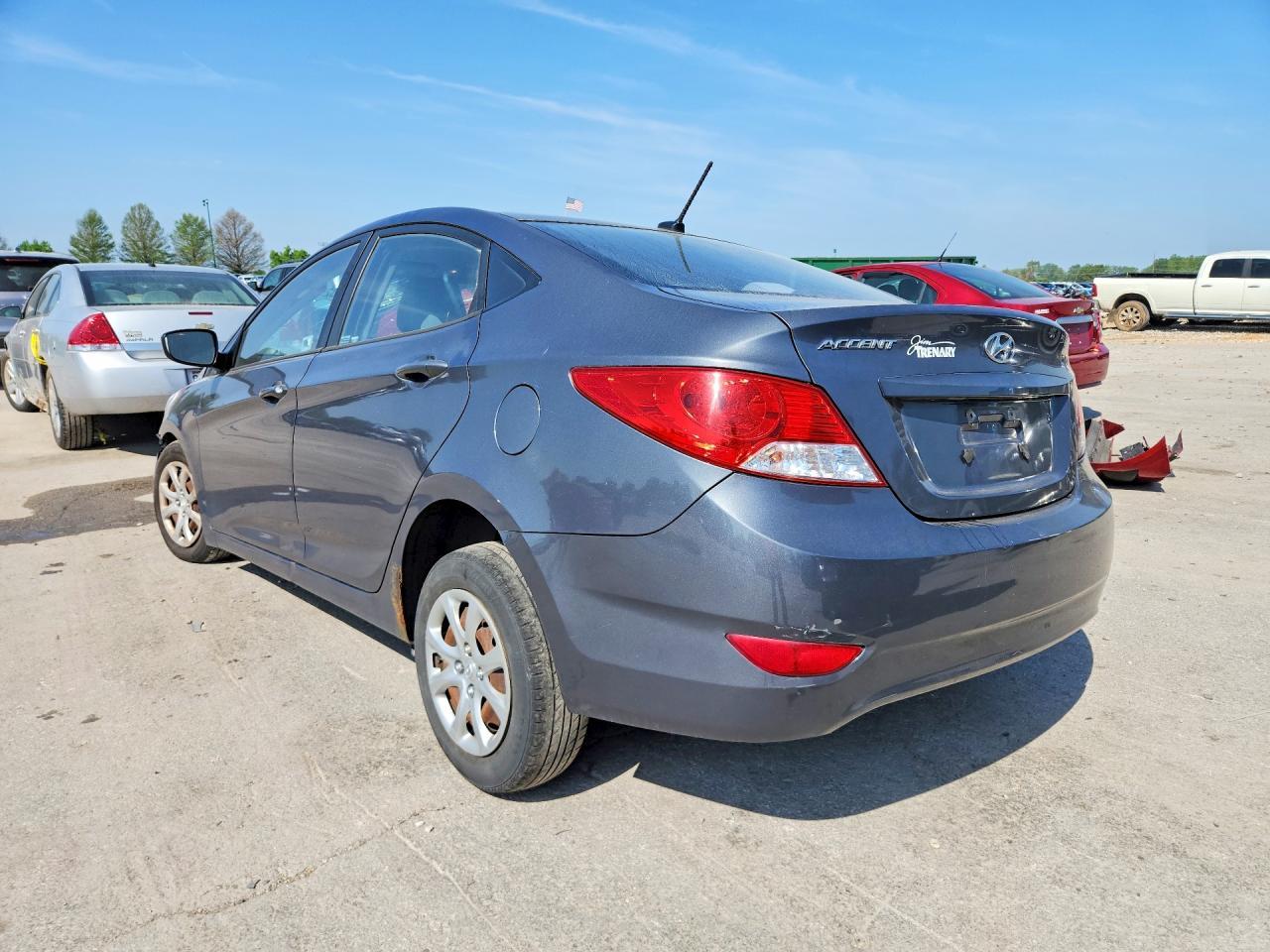 2013 Hyundai Accent Gls - Фото 2