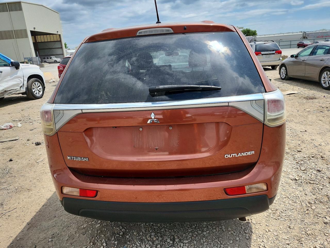 2014 Mitsubishi Outlander Se - Фото 6