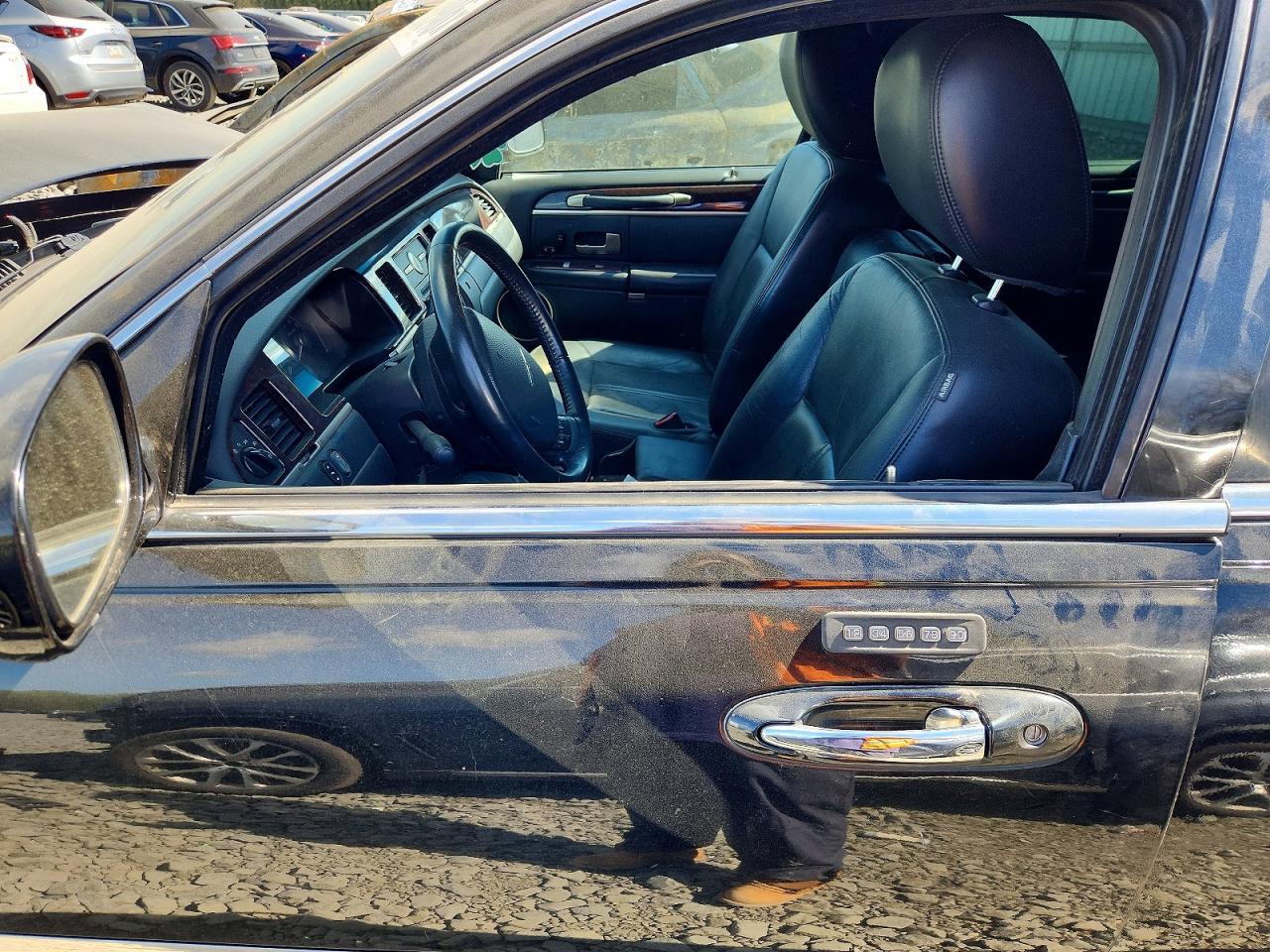 2011 Lincoln Town Car Executive L - Фото 7