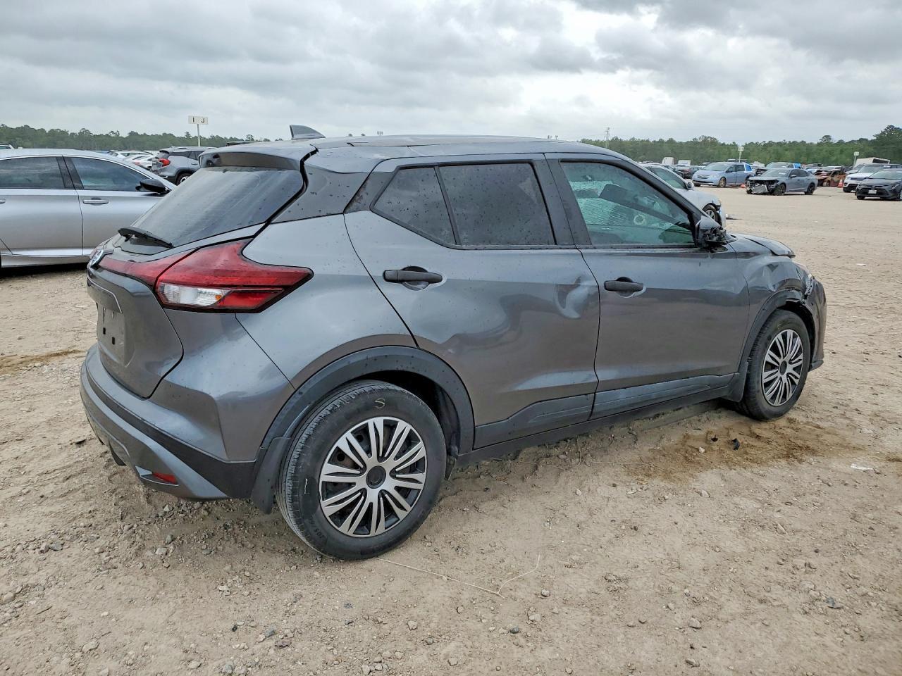 2021 Nissan Kicks S - Фото 3