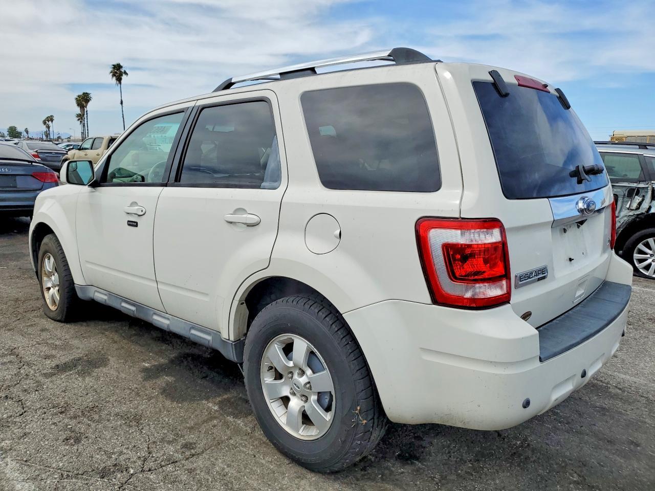 2010 Ford Escape Limited - Фото 2