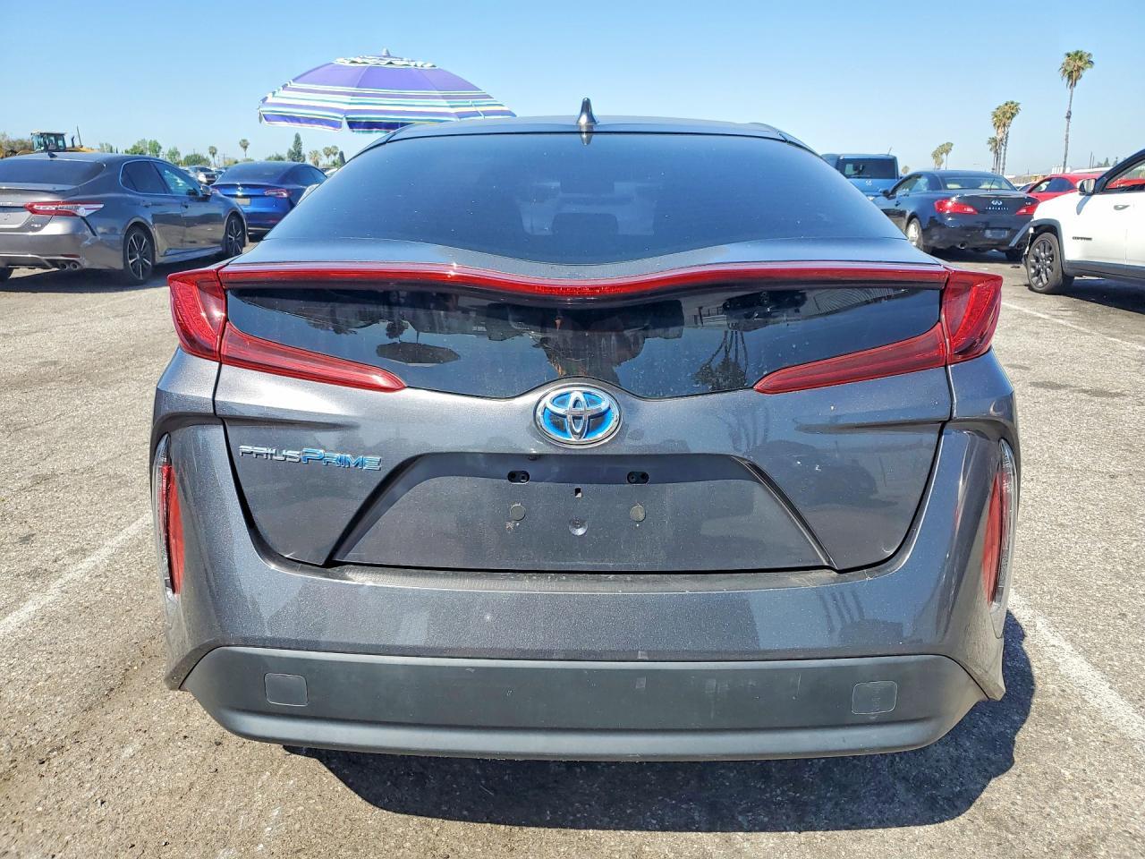 2022 Toyota Prius Prime Le - Image 6