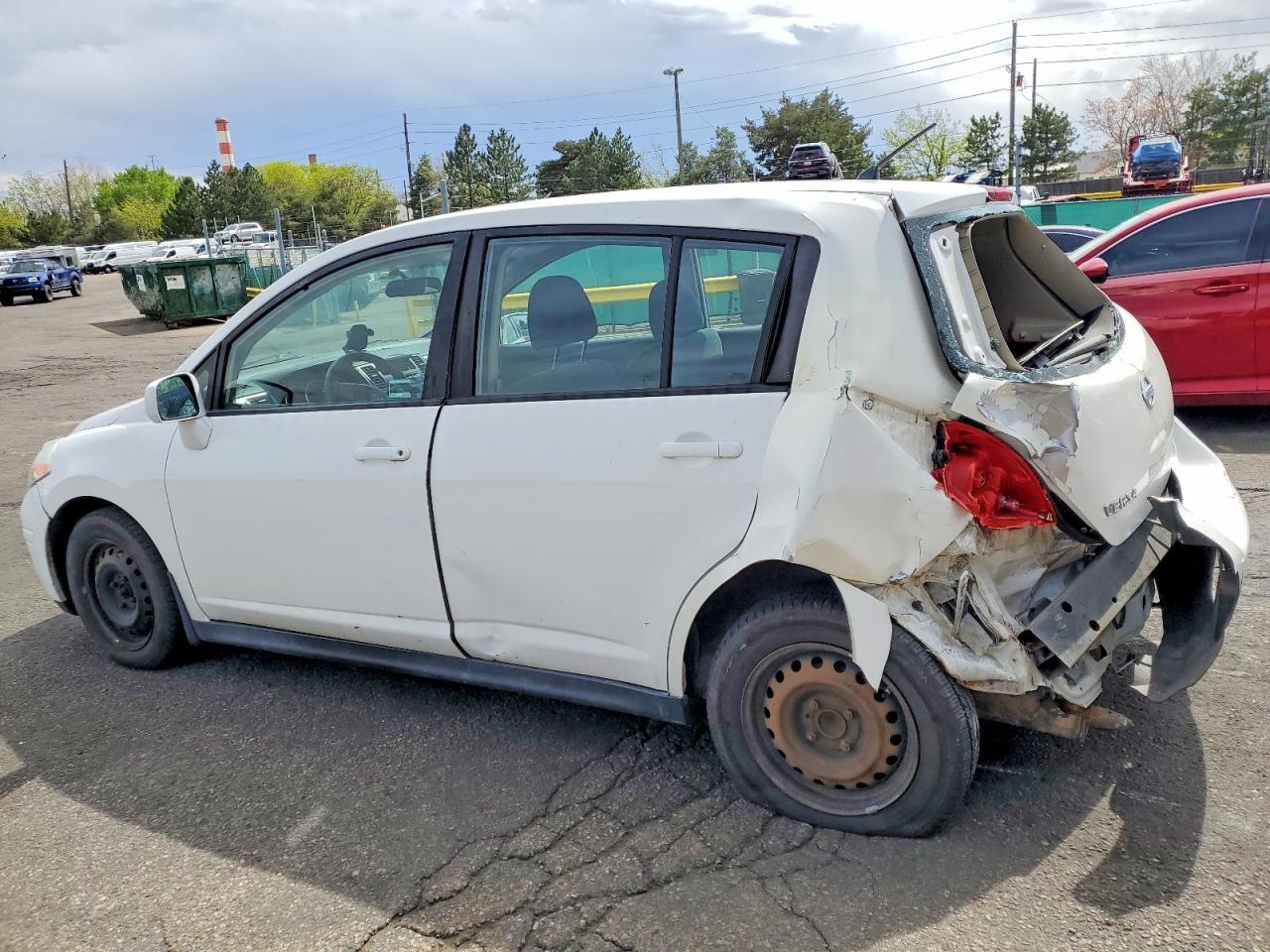 2012 Nissan Versa 1.8 S - Image 2
