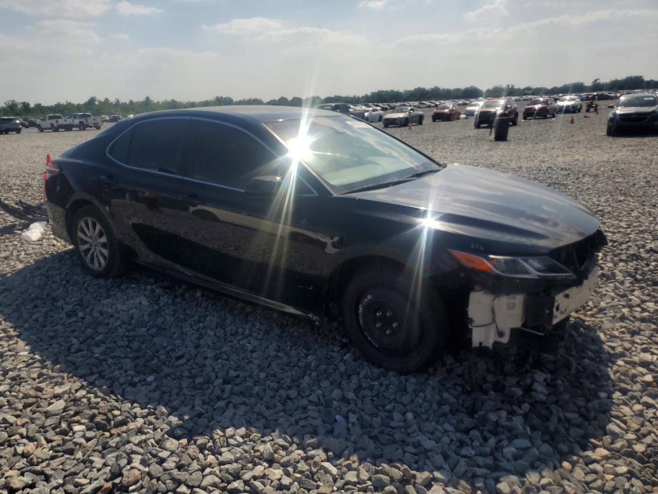 2018 Toyota Camry Le - Image 4