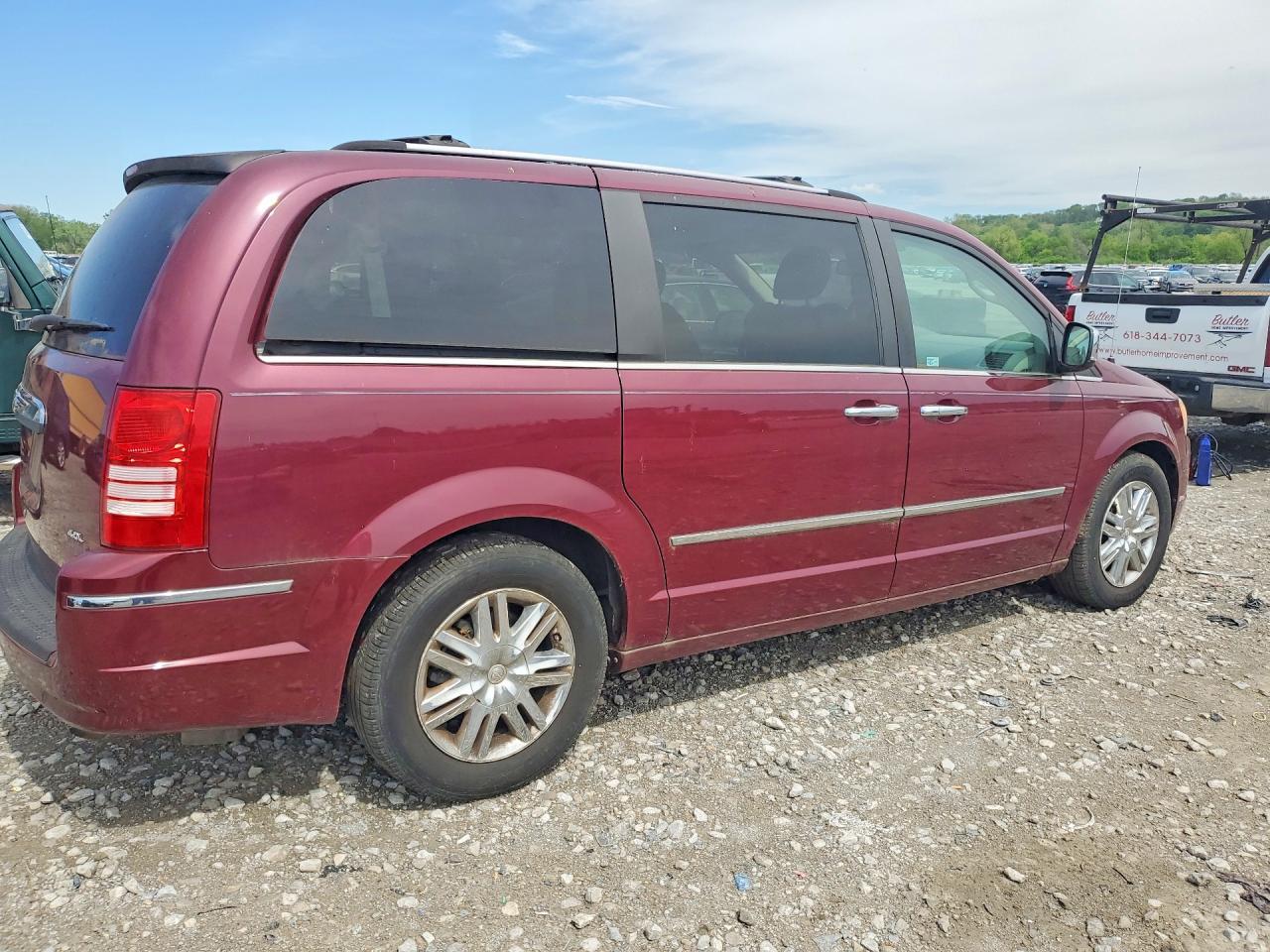 2008 Chrysler Town And Country - Фото 3
