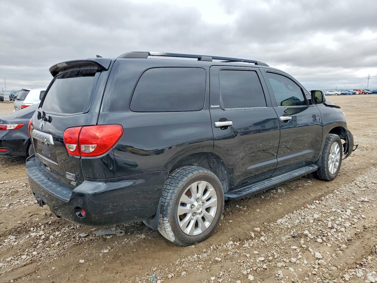 2016 Toyota Sequoia Platinum - Image 4