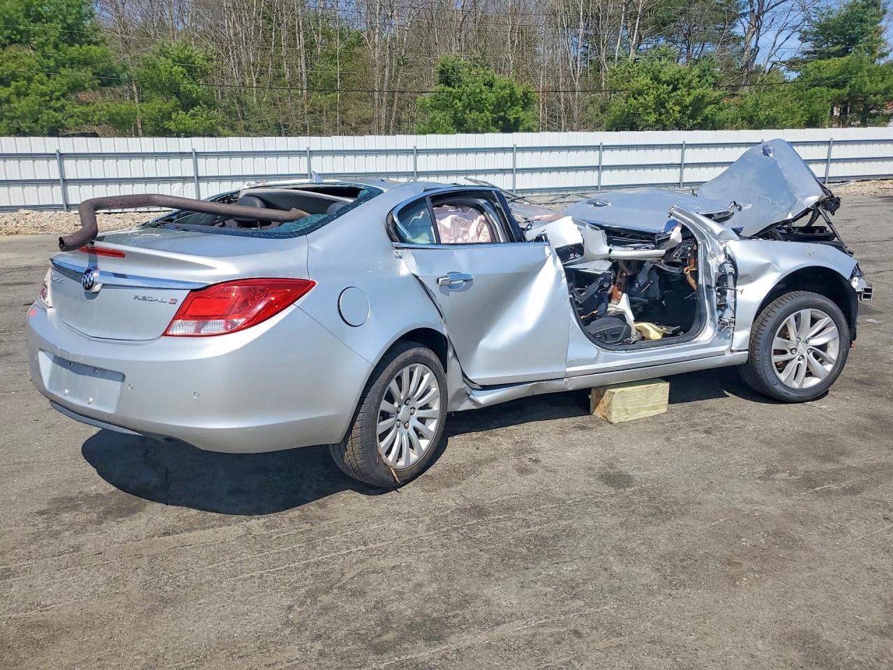 2013 Buick Regal Premium - Image 3