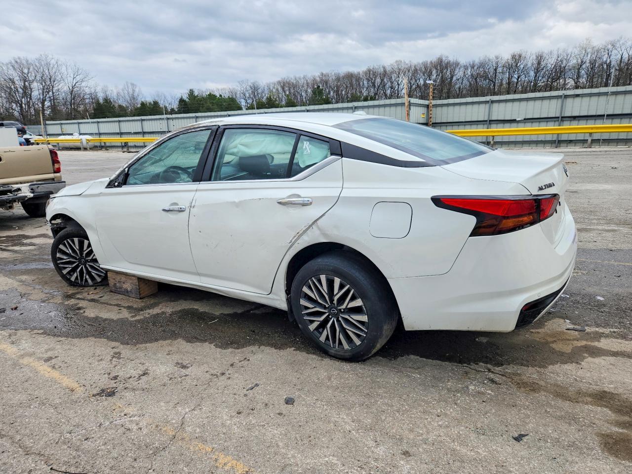 2024 Nissan Altima 2.5 Sv - Image 2