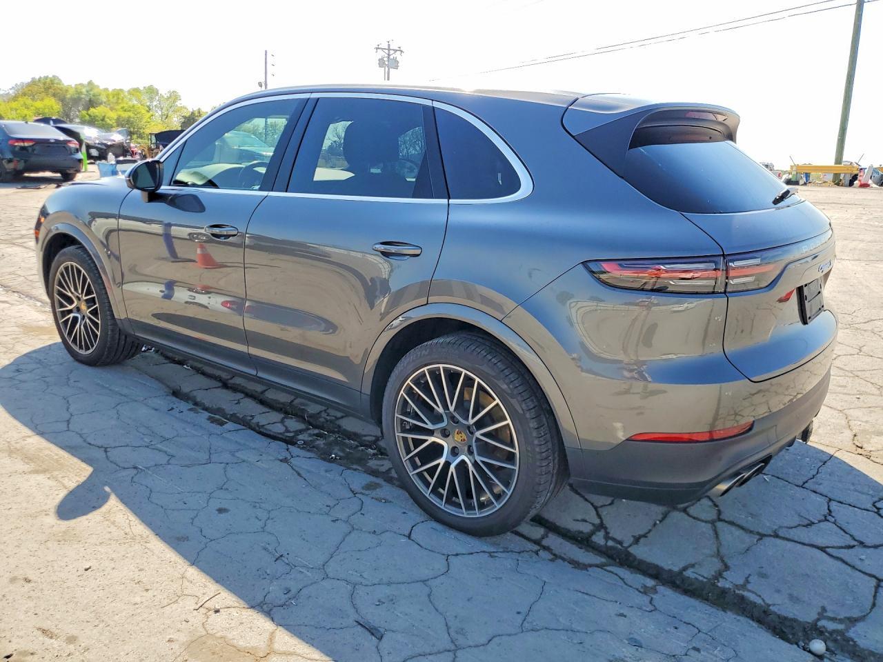 2019 Porsche Cayenne S - Фото 2