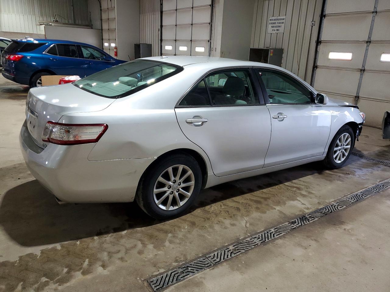 2011 Toyota Camry Hybrid - Фото 3