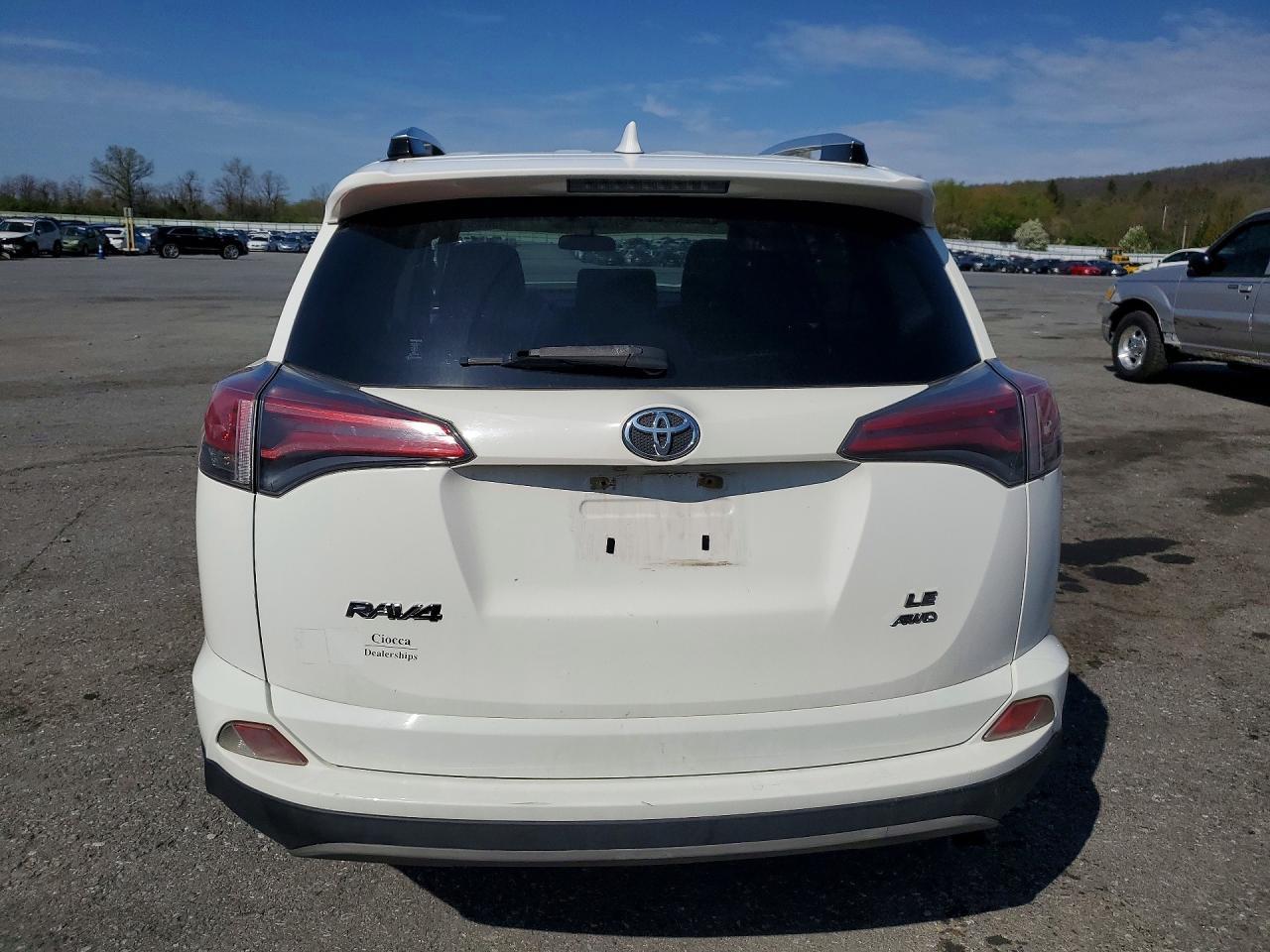 2016 Toyota Rav4 Le - Image 6