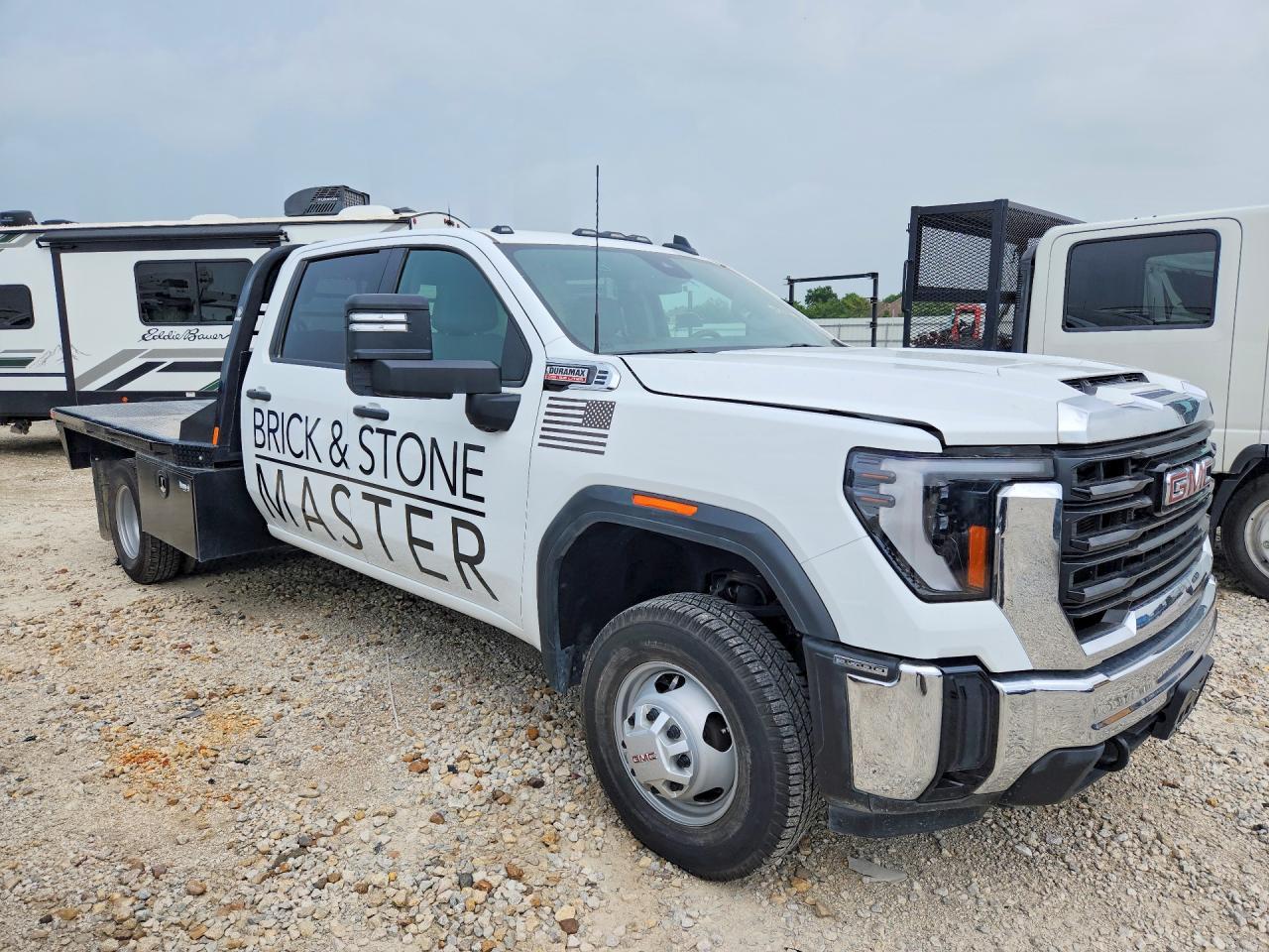 2024 GMC Sierra K3500 - Image 4