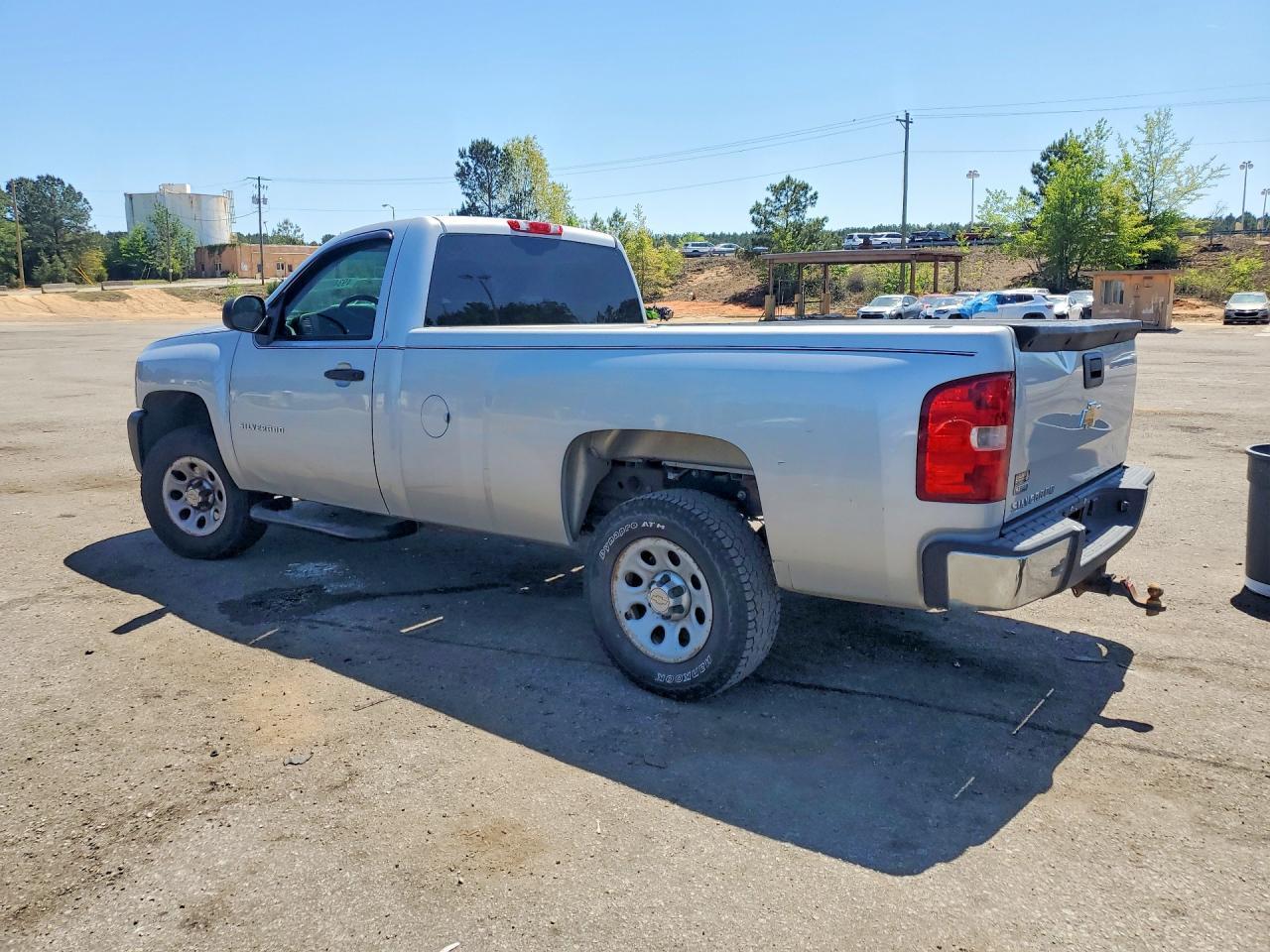 2010 Chevrolet Silverado C1500 - Image 2